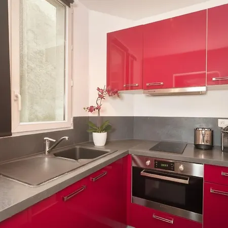 Louvre Apartment *
